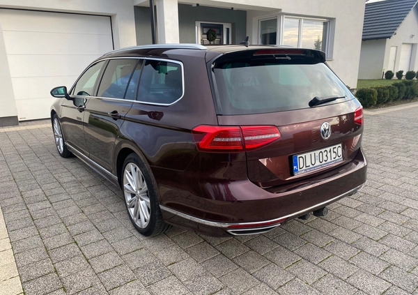 Volkswagen Passat cena 76000 przebieg: 195000, rok produkcji 2017 z Żmigród małe 154